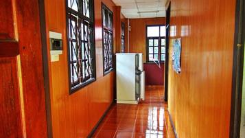 One Bedroom Standard Bungalow | Room amenity