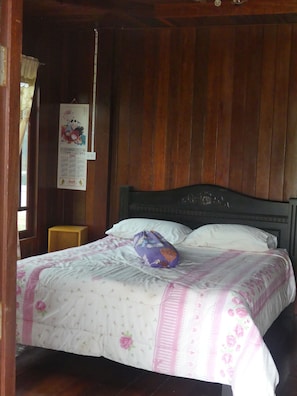 Desk, free WiFi - Health Care Land (Nakhon Si Thammarat)
