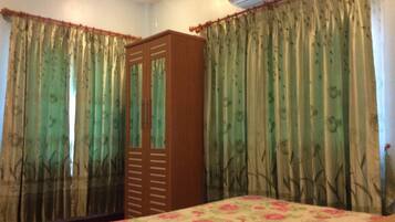 2 Private Double Rooms with Ensuite Bathroom | Desk, free WiFi