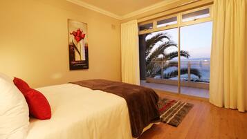 Biệt thự Cao cấp, 4 phòng ngủ, quang cảnh biển | 4 phòng ngủ, bàn, truy cập Internet không dây miễn phí