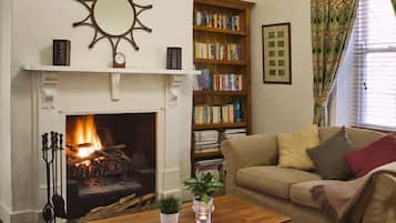 Stirling House | Living room | TV, fireplace, DVD player