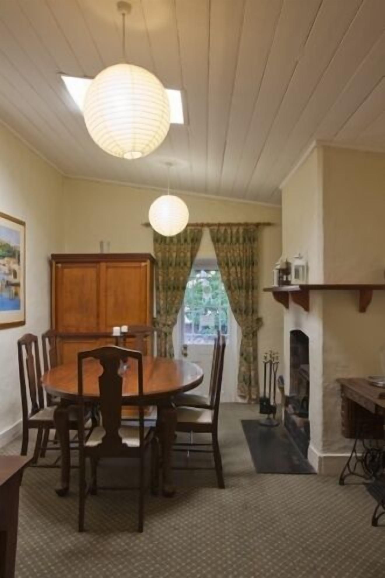 Cottage Comfort, 3 kamar tidur, perapian, lantai dasar | Makan di kamar