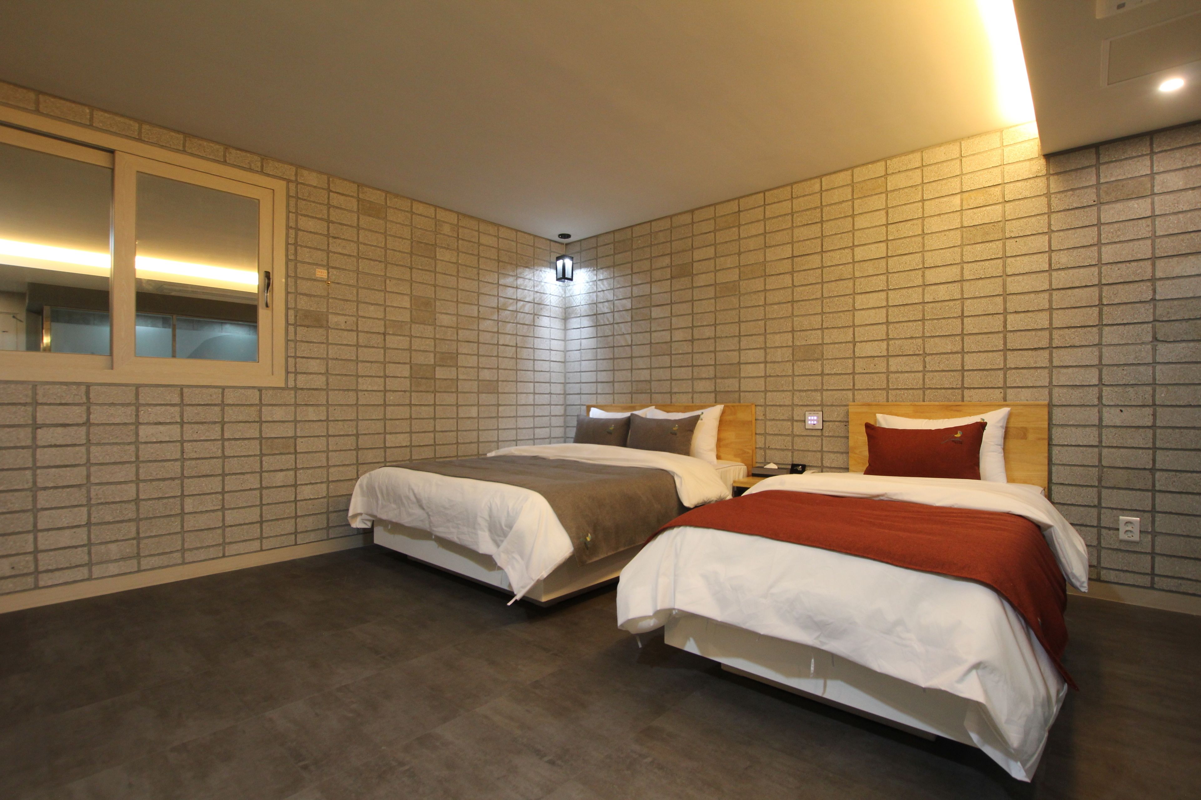 deluxe twin room | premium bedding, free wifi, bed sheets