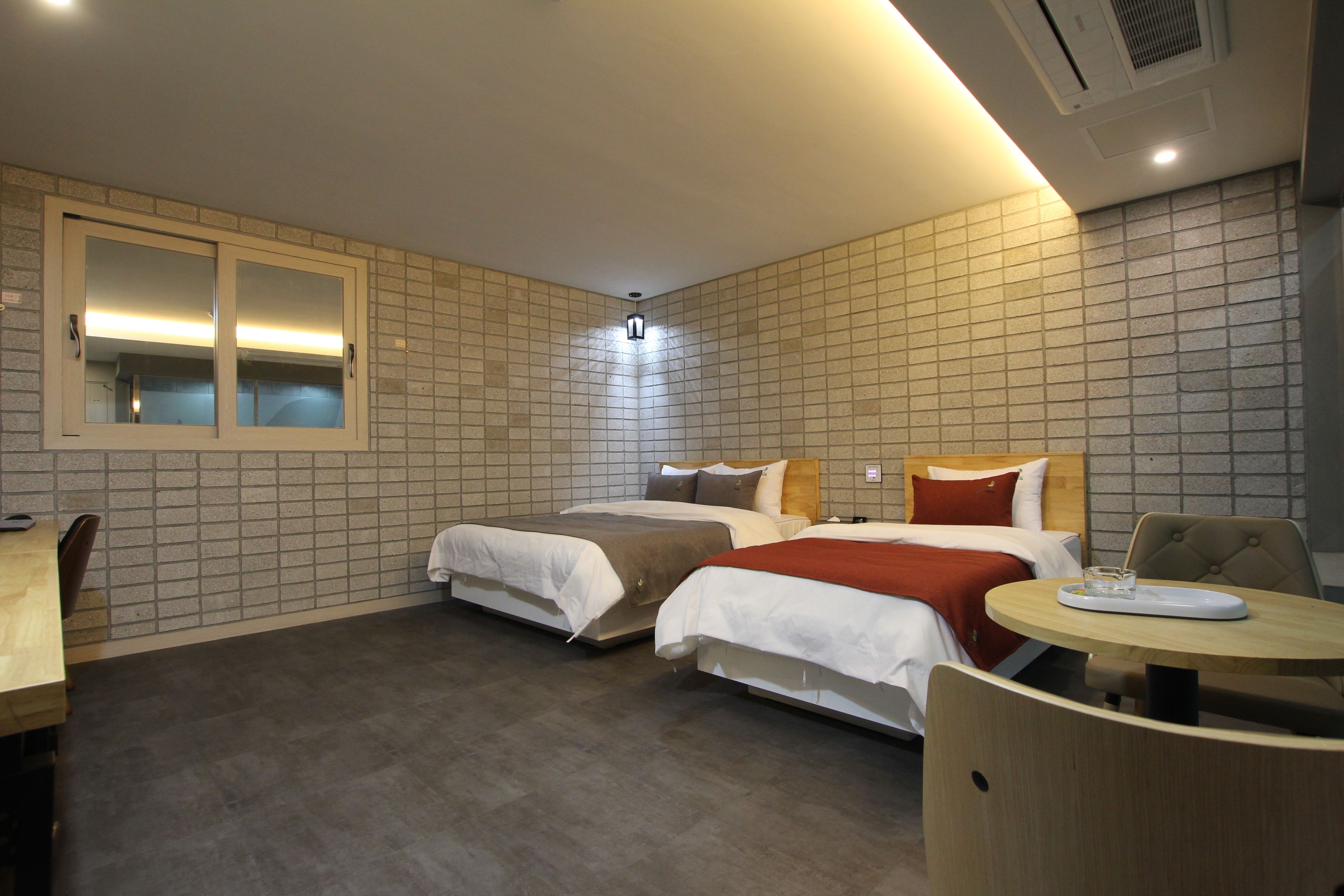 deluxe twin room | premium bedding, free wifi, bed sheets