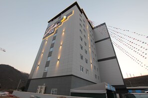 Fachada de la propiedad