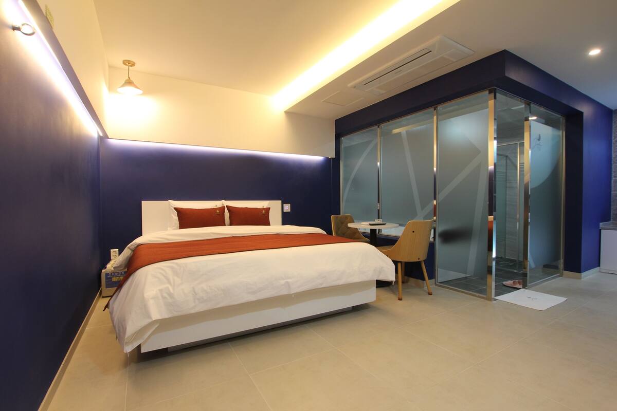Ropa de cama de alta calidad, wifi gratis y ropa de cama