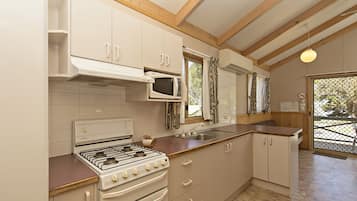 Deluxe Cabin | Private kitchen