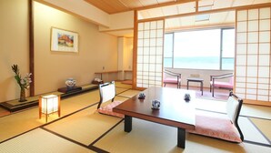 Japanese Style Superior Room with Lake View - Suwako Hotel (Suwa)