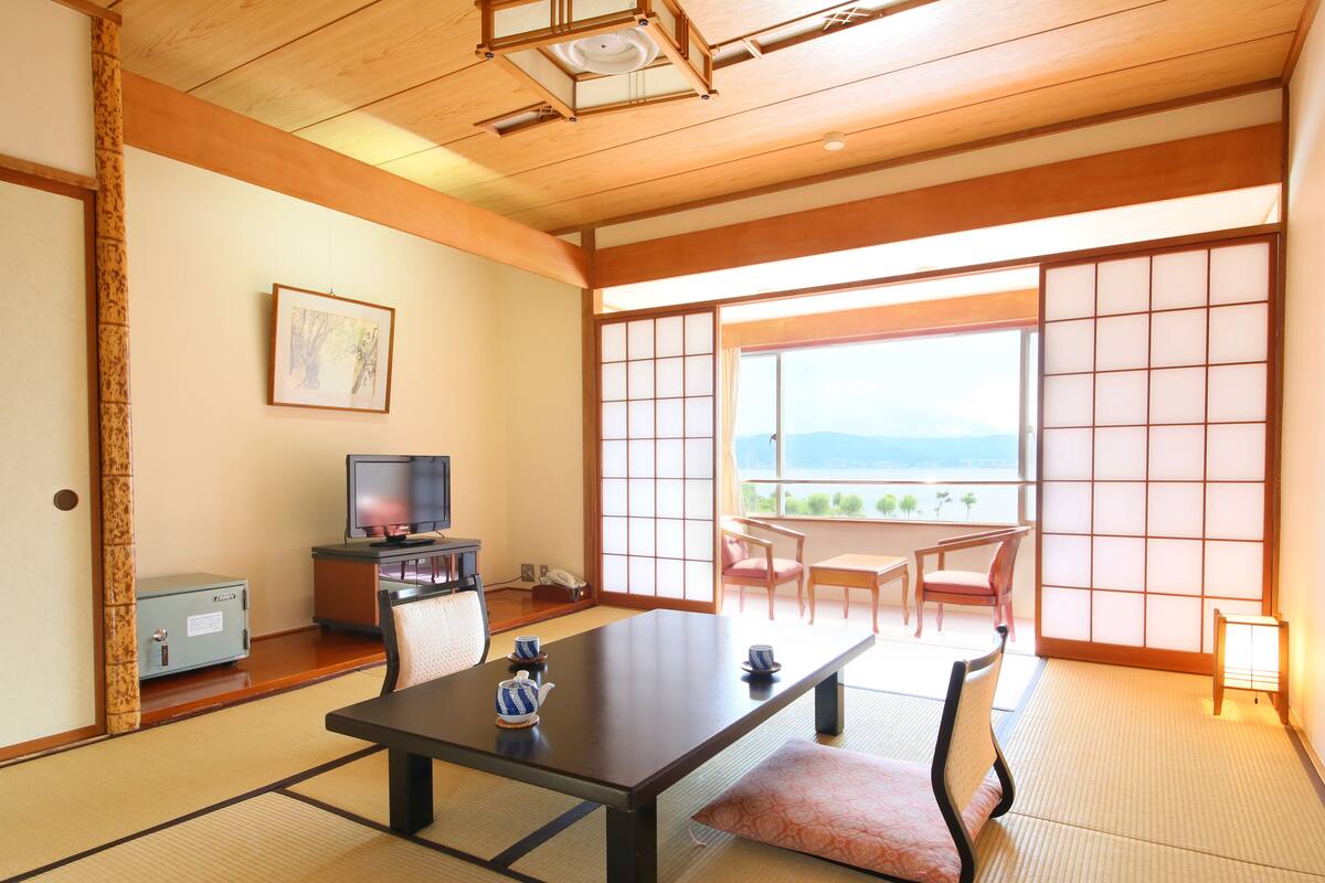 Japanese Style Standard Room with Lake View | Down comforters, in-room safe