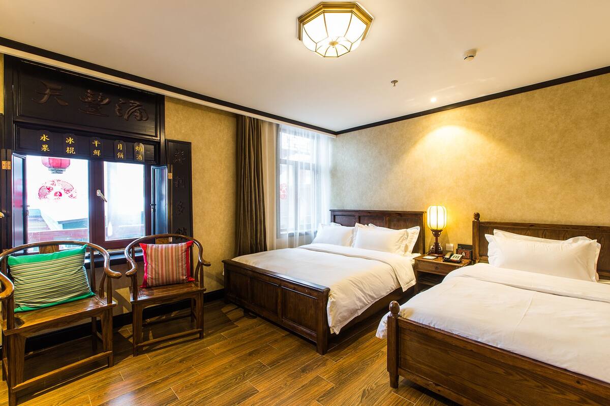 Chambre Familiale | Décoration personnalisée, bureau, Wi-Fi gratuit