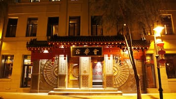 Façade de l’hébergement - soirée/nuit