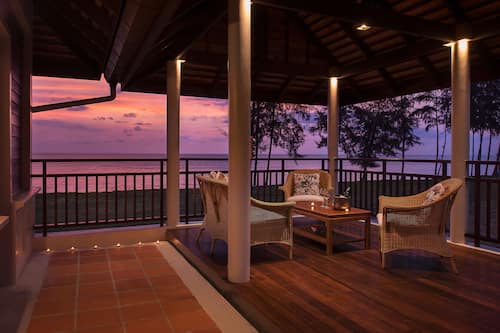 Honeymoon Villa Beachfront | Terrace/patio
