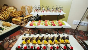 Daily buffet breakfast for a fee