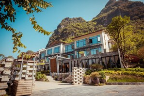 Pintu masuk properti