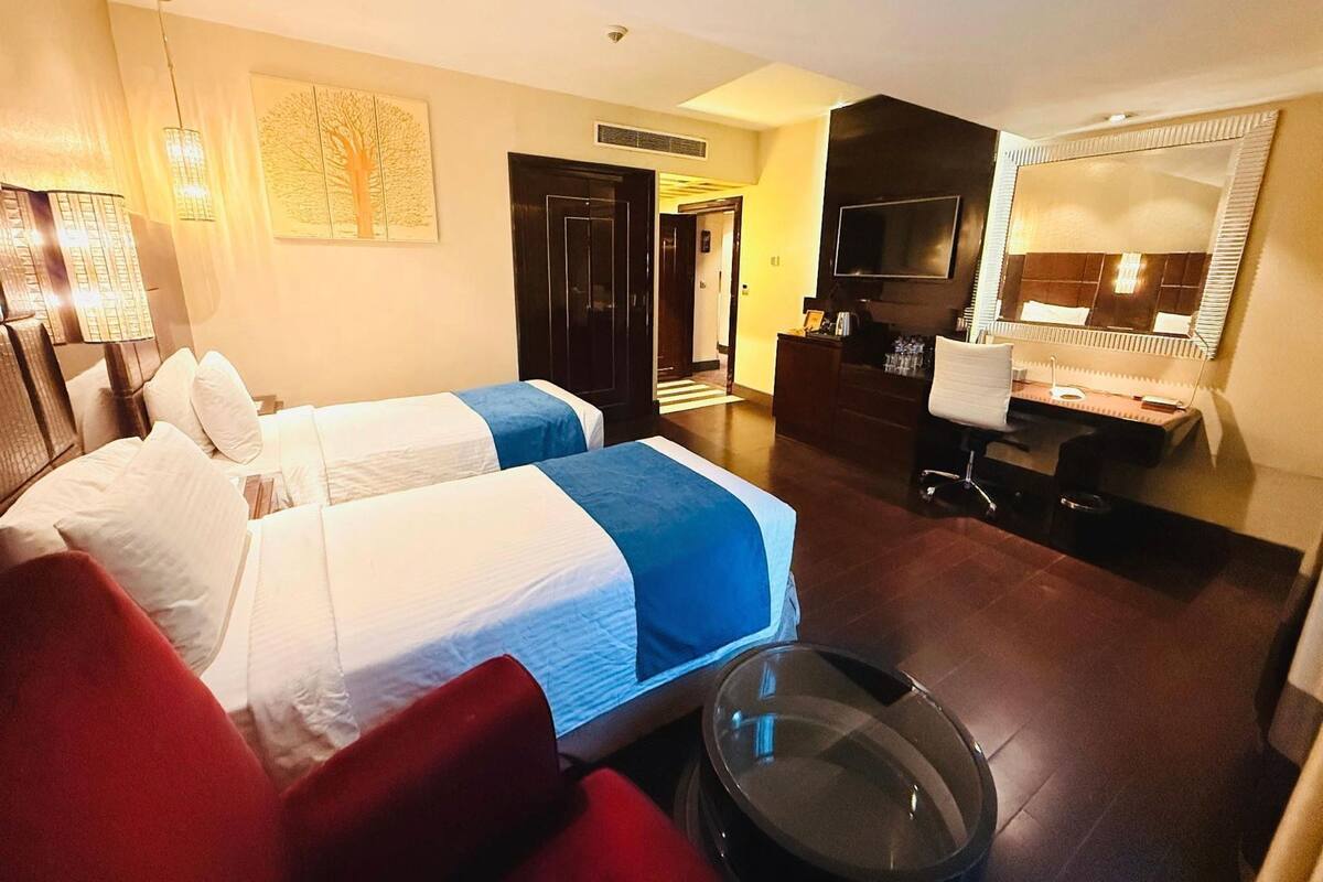 Hochwertige Bettwaren, Minibar, Zimmersafe, Schreibtisch