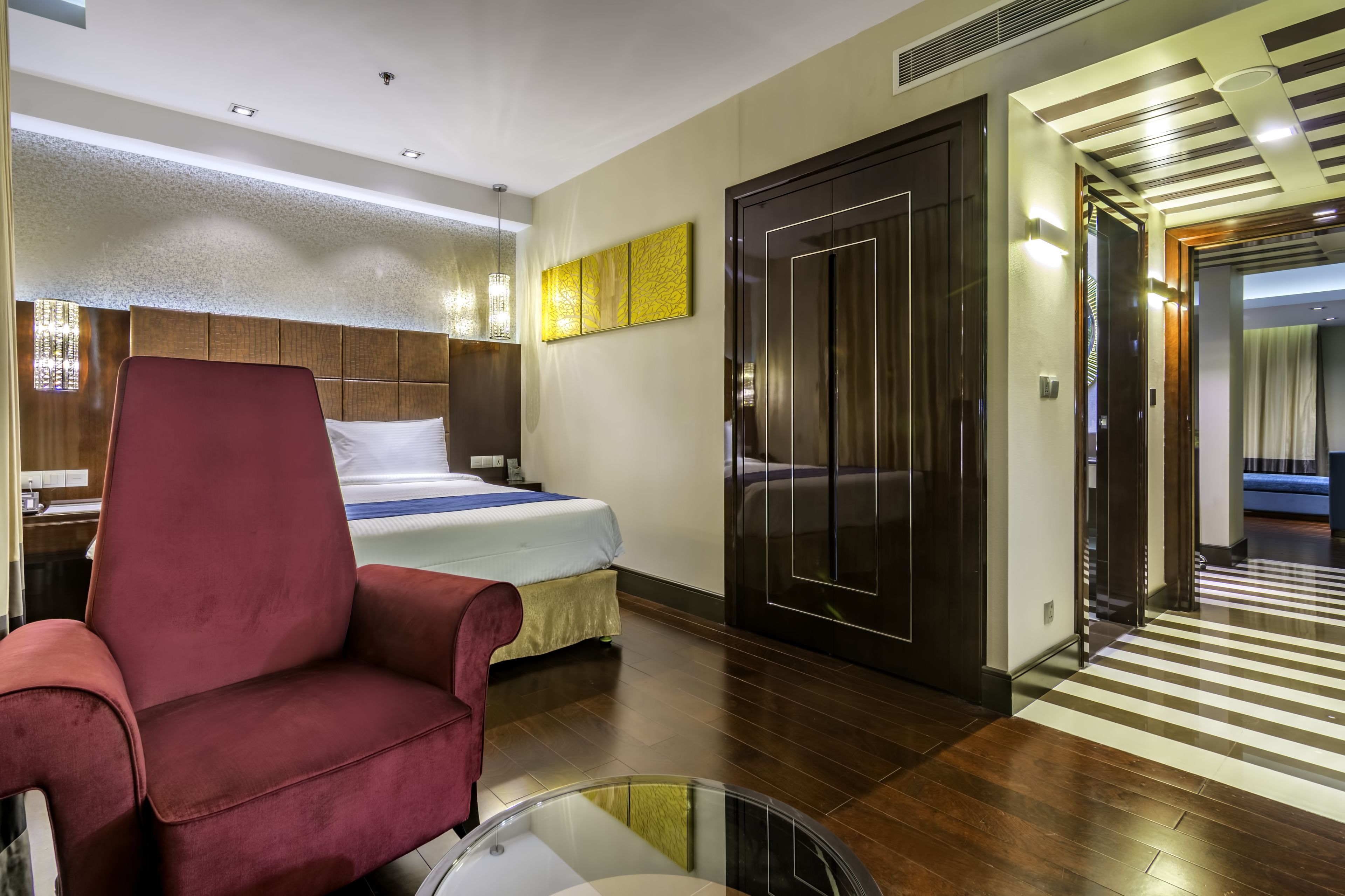 signature studio suite, city view | 1 bedroom, premium bedding, minibar, in-room safe