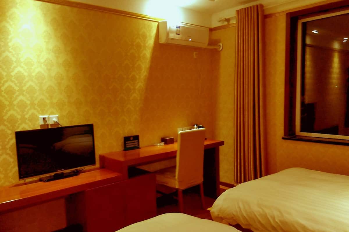 Chambre Standard | Literie de qualité, bureau, rideaux d’obscurcissement