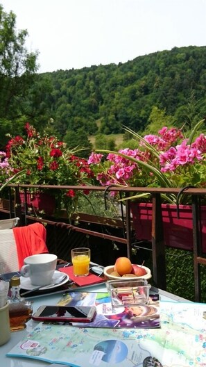 每日供应自助式早餐(每人 EUR 11)