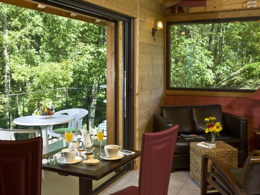 Daily buffet breakfast (EUR 11 per person)