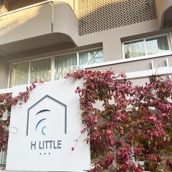 Exterior detail - Hotel Little (Rimini)