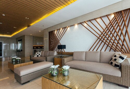 Blowing in the Wind - Lake View Apartments