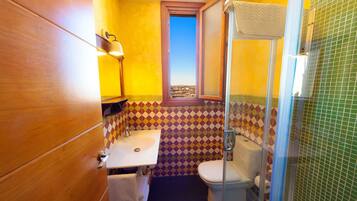 Huoneisto, 3 makuuhuonetta, parveke (Calle Nuñez de Arce, 1A) | Kylpyhuone
