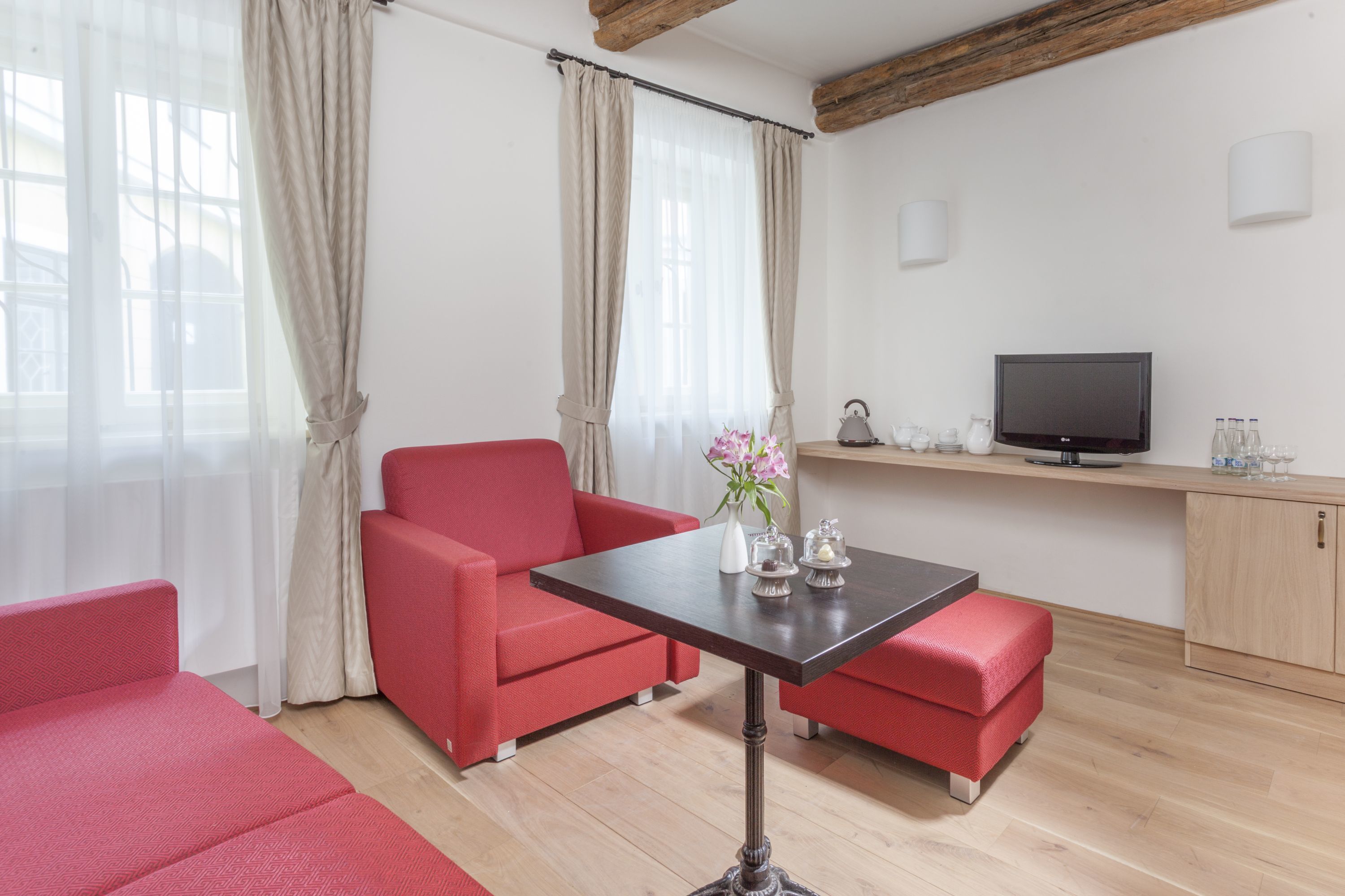 family suite, 1 bedroom | living room | flat-screen tv