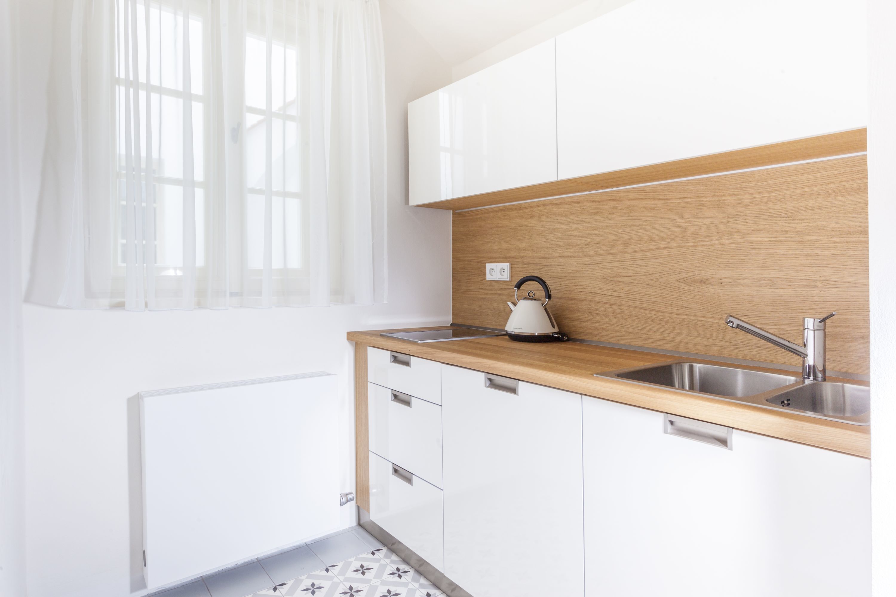 deluxe suite, 1 bedroom, kitchenette, corner | private kitchenette | coffee/tea maker