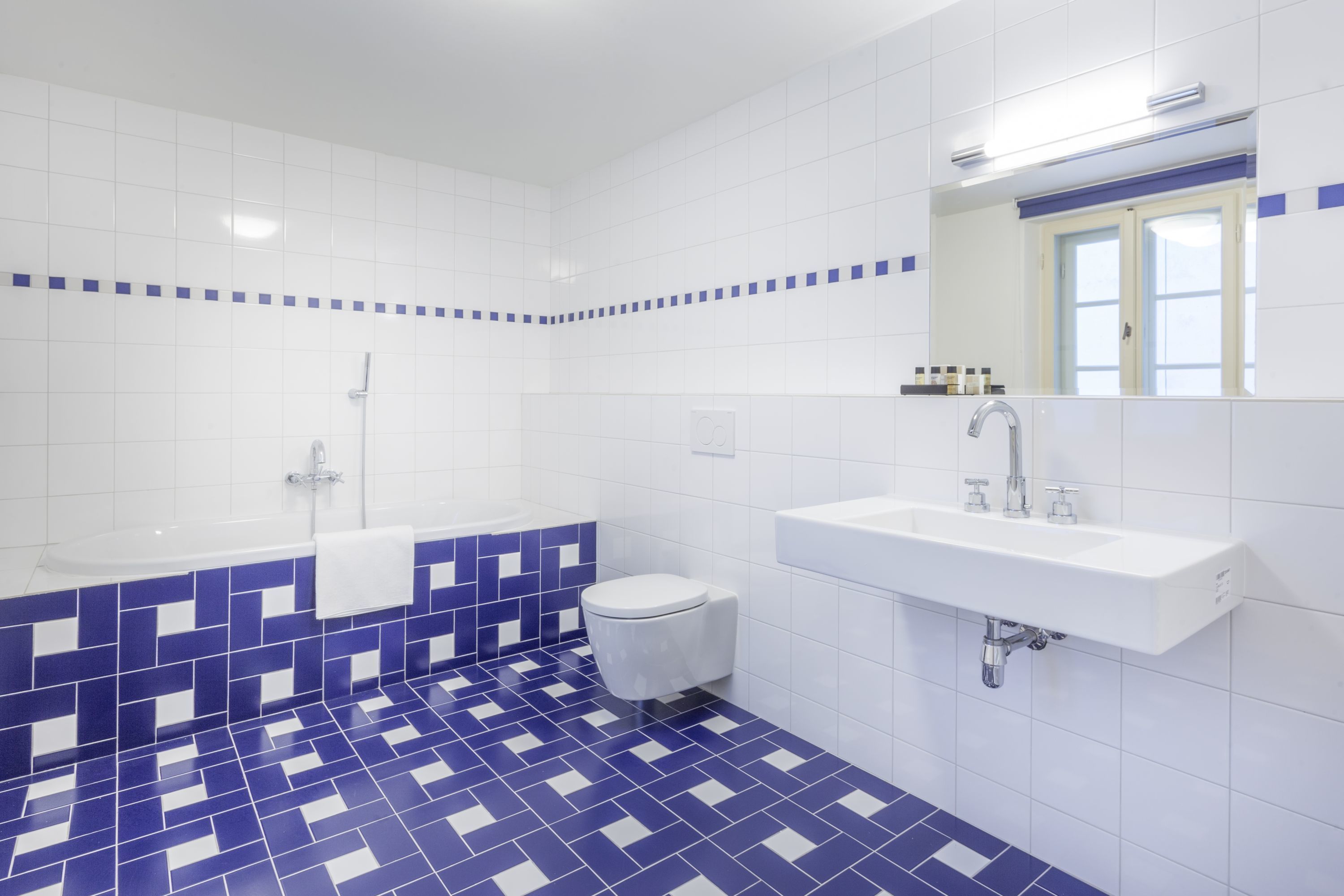 family suite, 1 bedroom | bathroom | free toiletries, hair dryer, slippers, towels