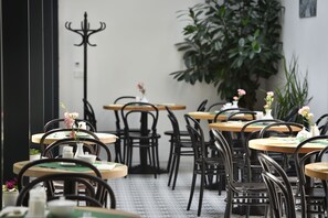 Exterior - Hotel At the White Lily (Prague)