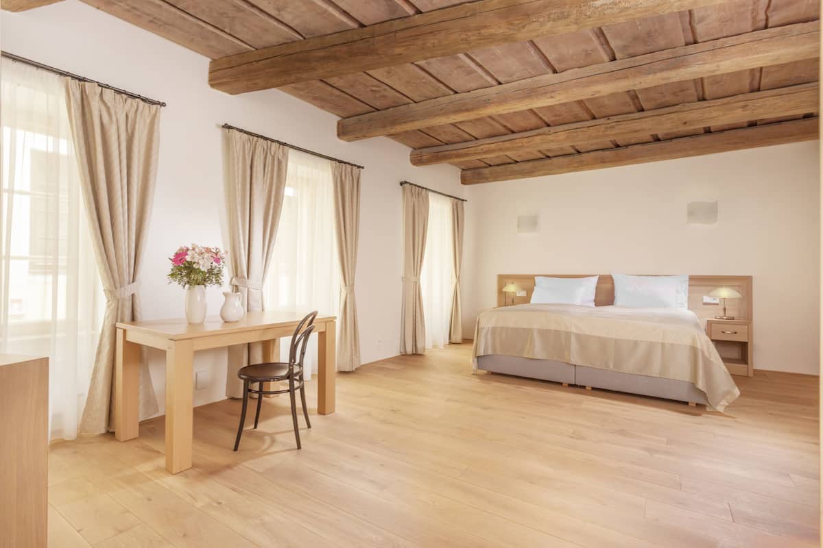 Suite de lujo, 1 habitación, cocina | Caja de seguridad en la habitación, escritorio y cunas gratuitas