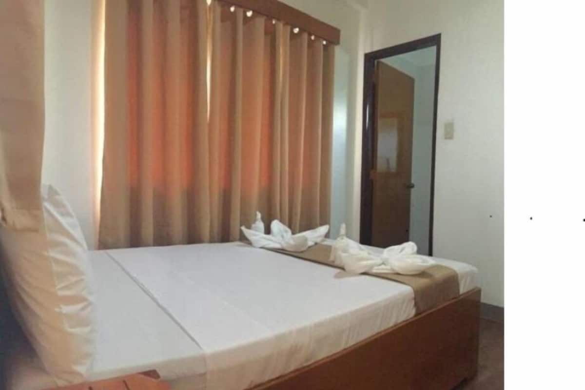 Standard Single Room | Desk, blackout drapes, iron/ironing board, free WiFi