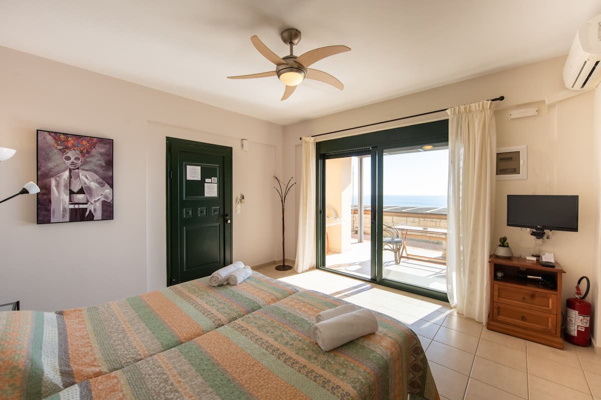 Studio | Egyptian cotton sheets, premium bedding, memory-foam beds, in-room safe