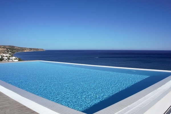 Seasonal outdoor pool, pool umbrellas, sun loungers