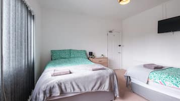 Standard Twin Room, 2 Single Beds (Shared Bathoom)