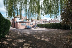 Exterior - OYO The Pickering Park (Hull)