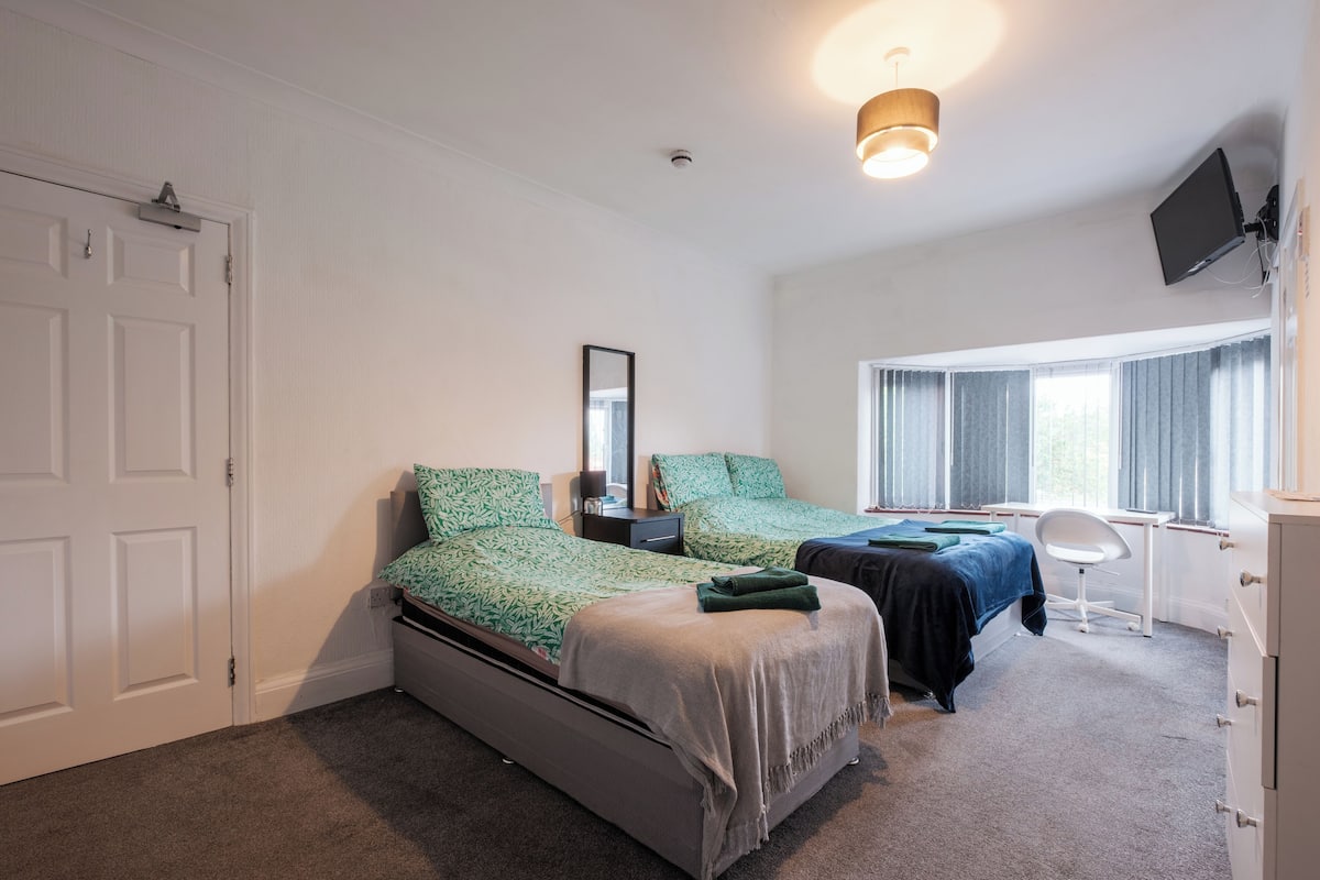 Standard Twin Room, 2 Single Beds (Shared Bathoom)