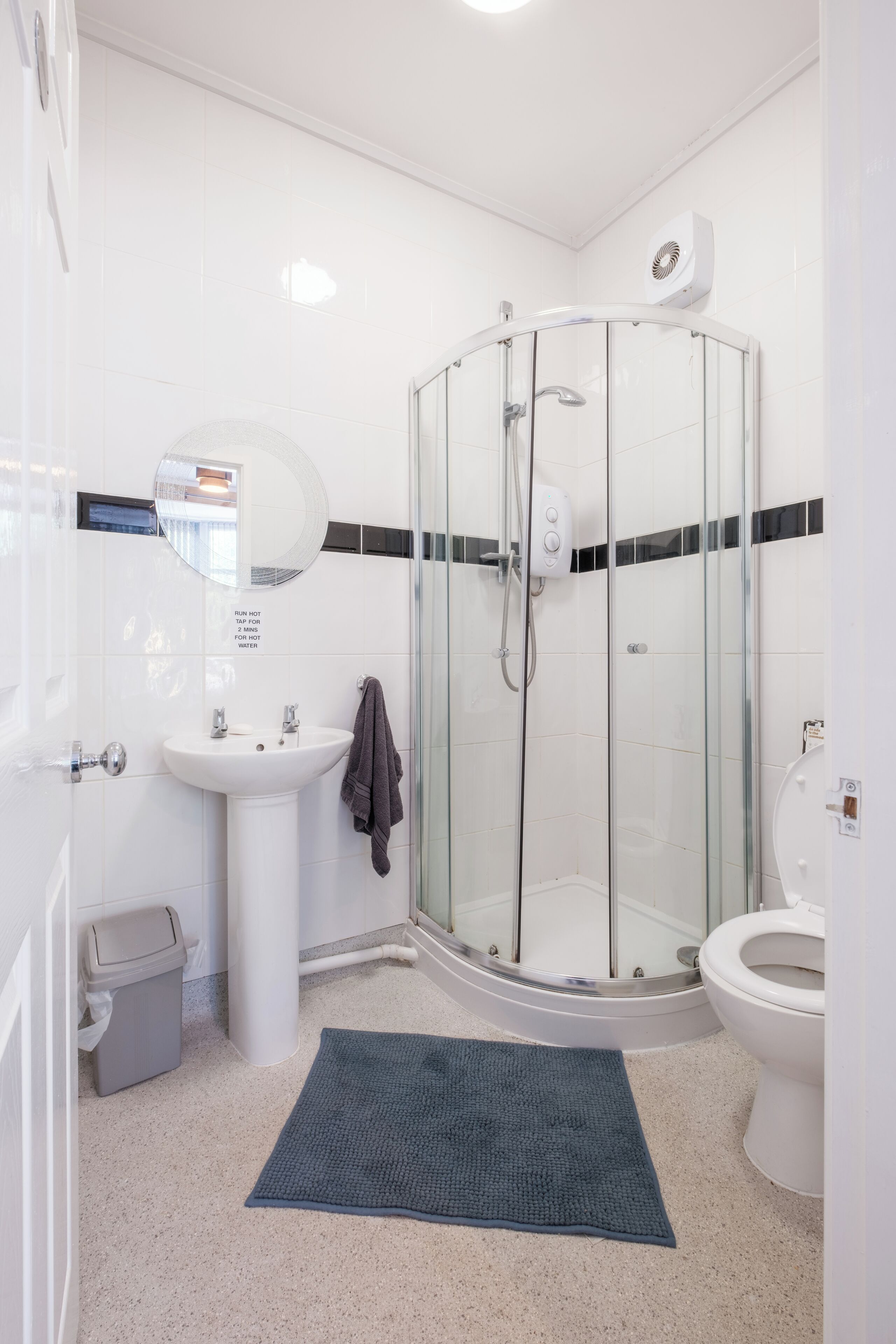 Douche, serviettes fournies