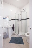 Shower, towels