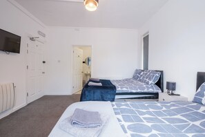 Family Triple Room, Multiple Beds (Family) | Iron/ironing board, free WiFi, bed sheets - OYO The Pickering Park (Hull)