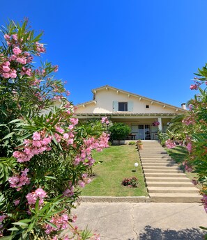 Exterior detail - Mas Saint-Ange (Lunel)