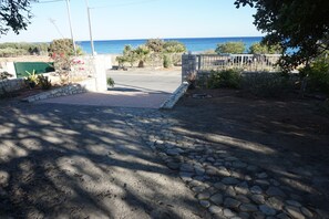 Property entrance - Portela Suites Kampoula (Viannos)