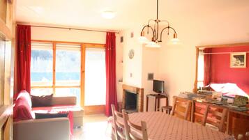 Apartment, 2 Bedrooms, Terrace | Living room