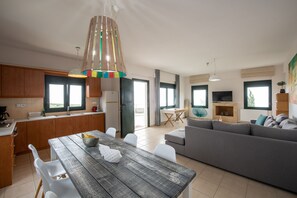 Comfort-huvila, merinäköala (Portela House 2) | Ruokasali