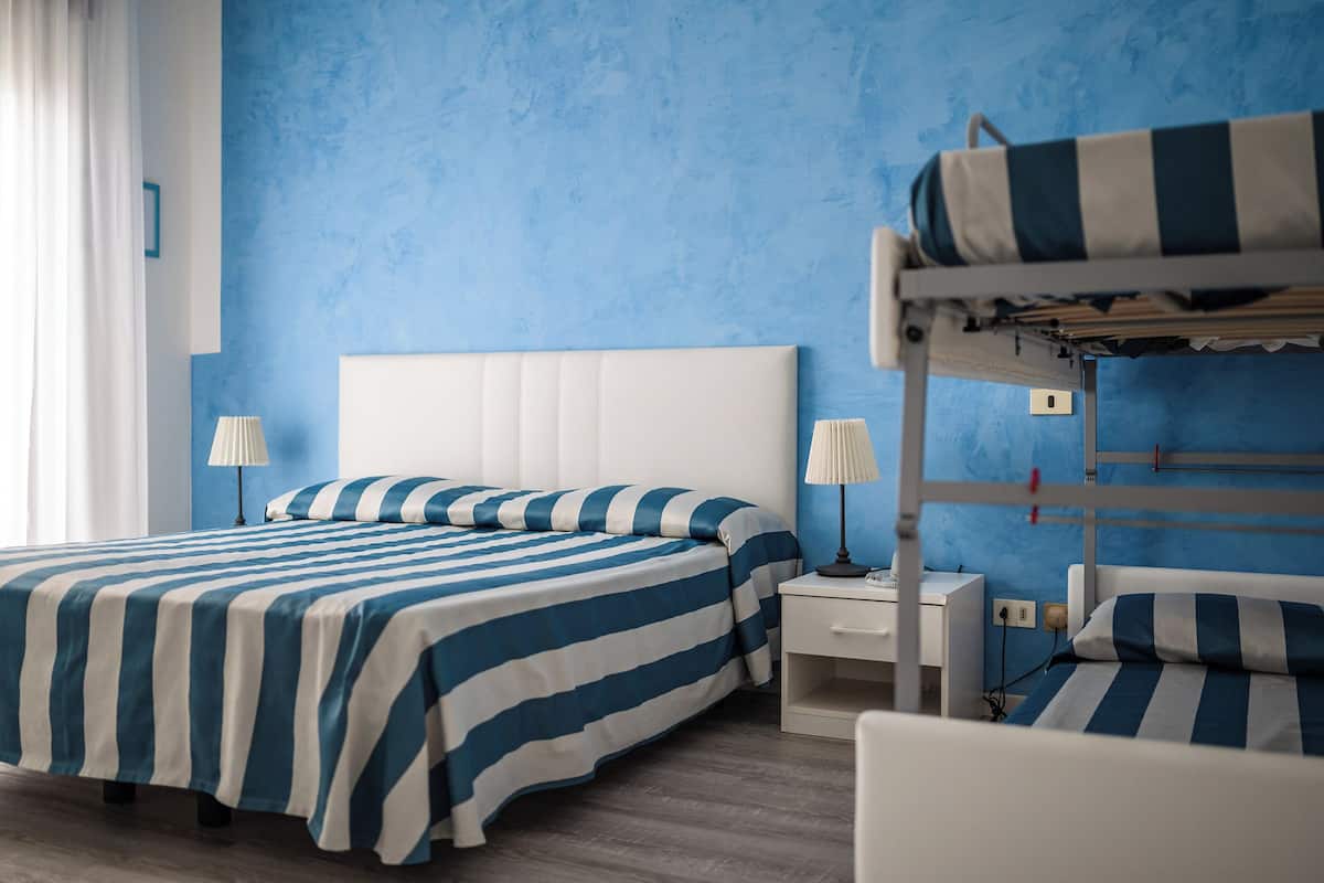 Standard-Vierbettzimmer