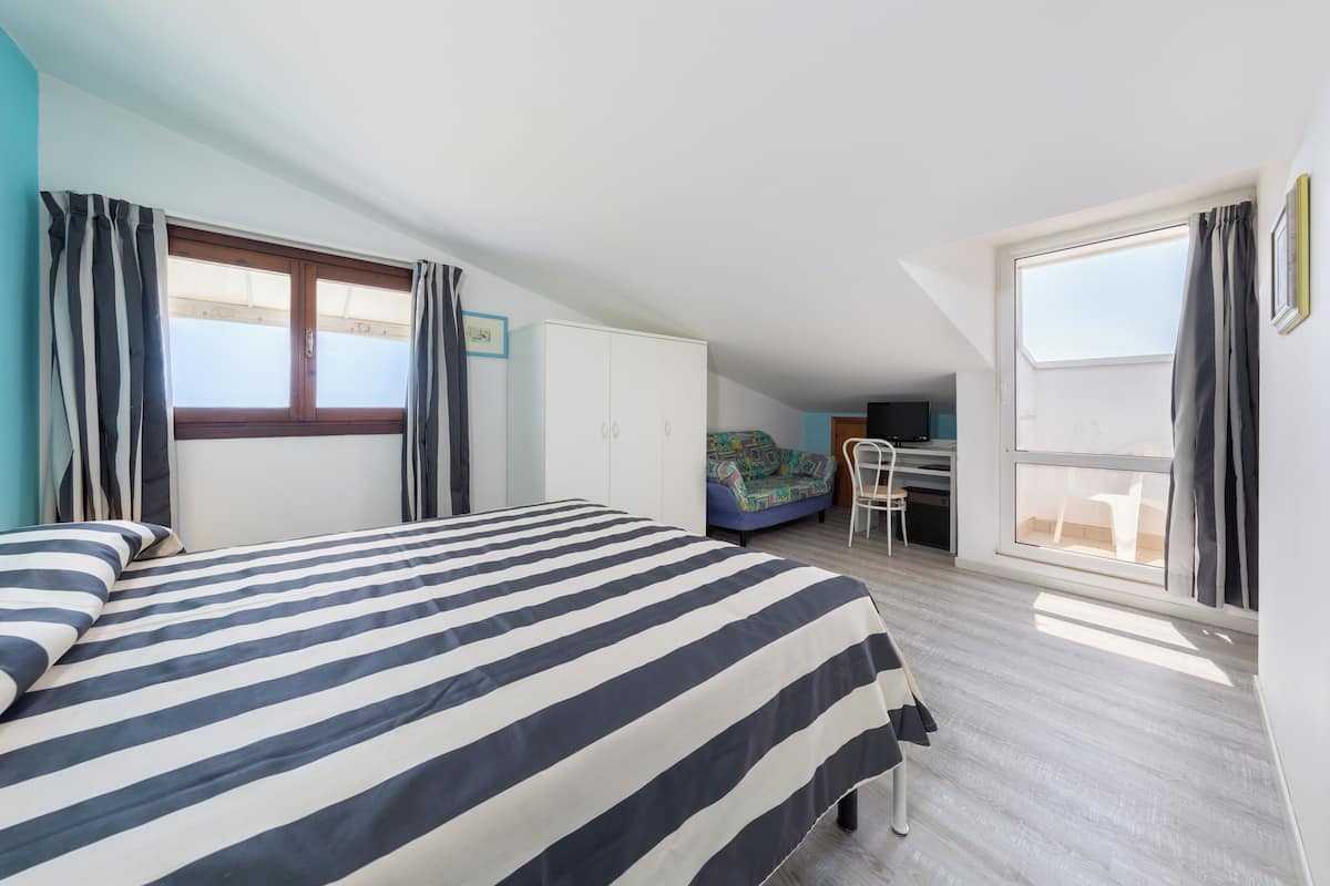Economy Double Room (mansarda) | Pillowtop beds, minibar, in-room safe, desk
