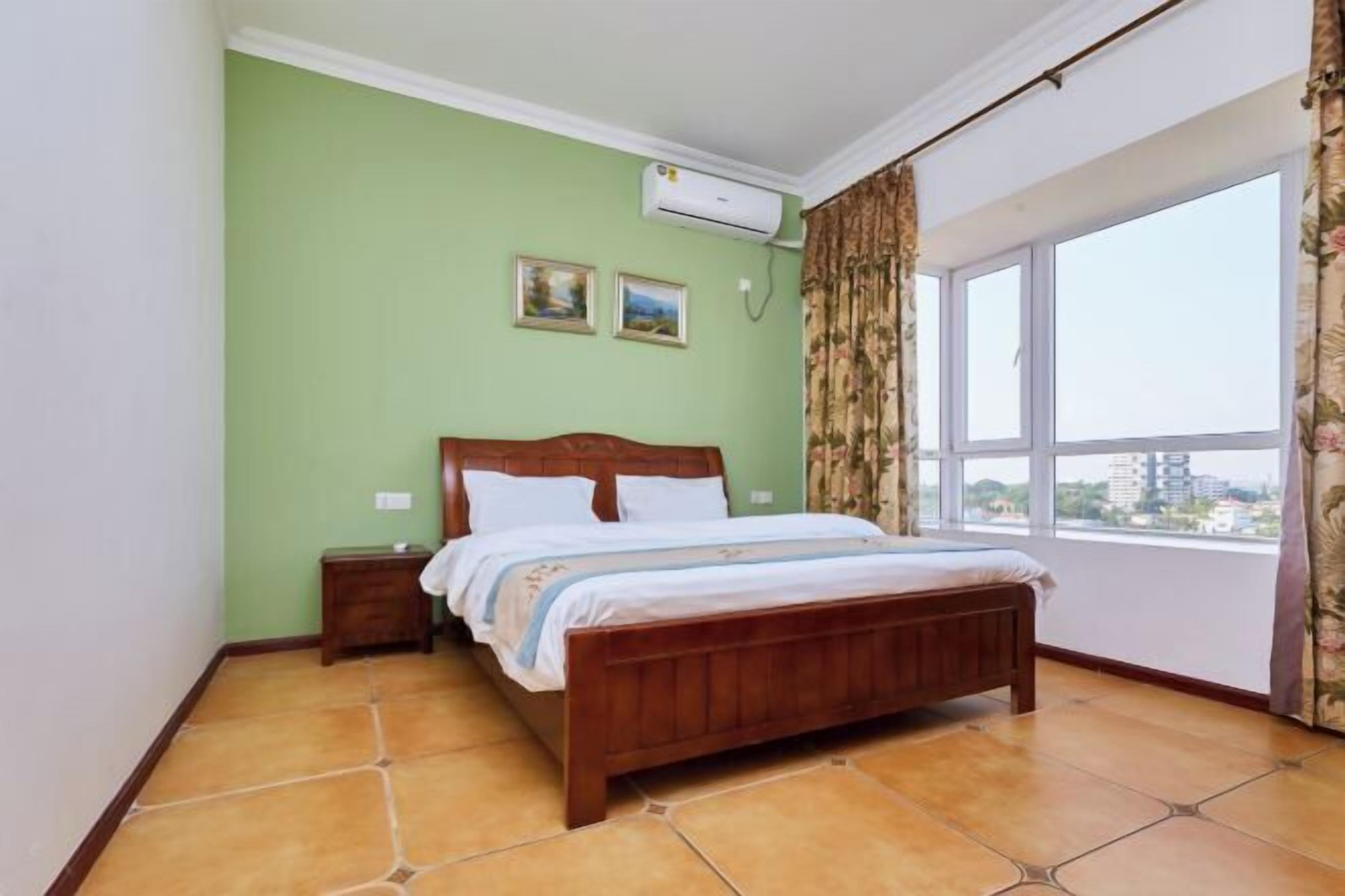 Desk, iron/ironing board, free WiFi, bed sheets