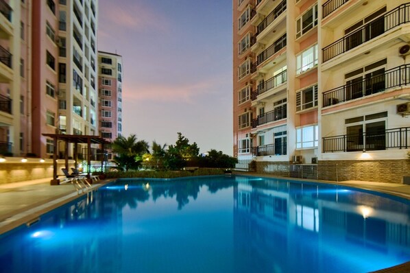 Flat-screen TV - Chateau Towers Hotel Apartment (Accra)