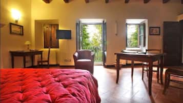 Studio | Hochwertige Bettwaren, Minibar, Schreibtisch, schallisolierte Zimmer