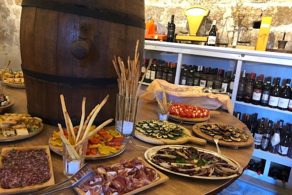 Lunch and dinner served, local cuisine